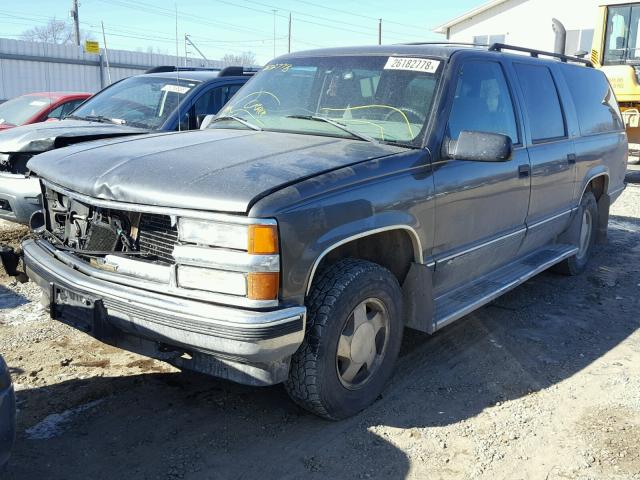 1GNFK16R5XJ391464 - 1999 CHEVROLET SUBURBAN K GRAY photo 2