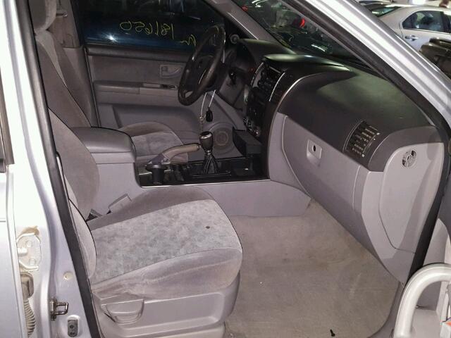 KNDJC733055366142 - 2005 KIA SORENTO EX SILVER photo 5