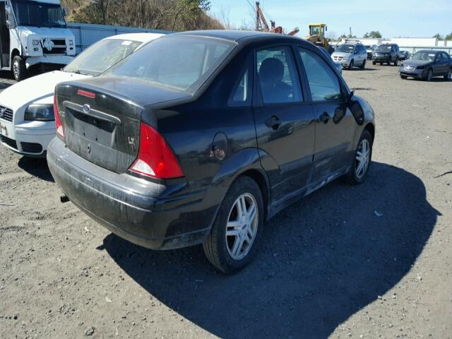 1FAFP33P1YW353507 - 2000 FORD FOCUS LX BLACK photo 4