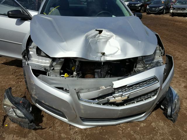 1G11B5SA3DF351613 - 2013 CHEVROLET MALIBU LS ვერცხლისფერი ფოტო 9