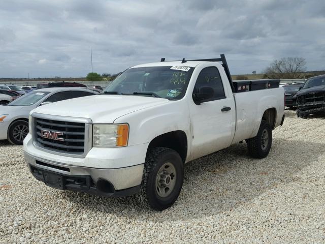 1GTHC44K29F162994 - 2009 GMC SIERRA C25 WHITE photo 2