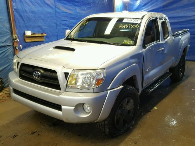 5TEUU42N05Z064178 - 2005 TOYOTA TACOMA ACC SILVER photo 2