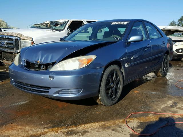 4T1BE32K04U894389 - 2004 TOYOTA CAMRY LE BLUE photo 2