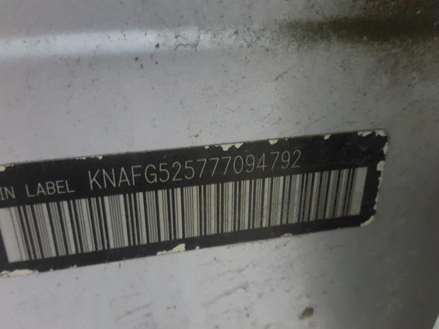 KNAFG525777094792 - 2007 KIA RONDO BASE GRAY photo 10