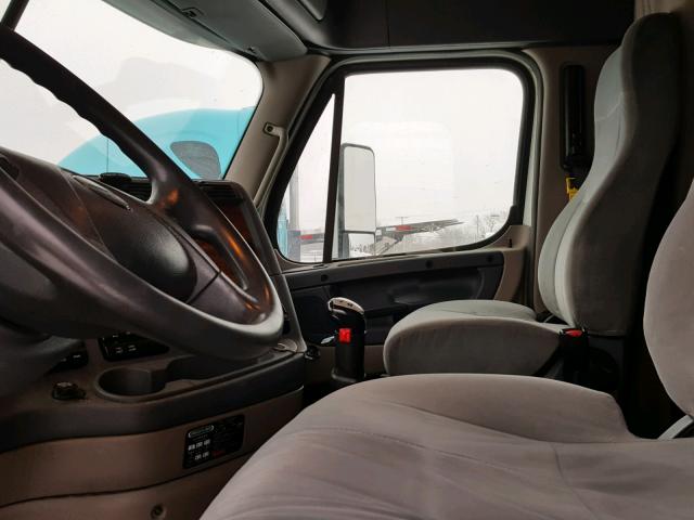 1FUJGLBG5BSAX3072 - 2011 FREIGHTLINER CASCADIA 1 WHITE photo 5