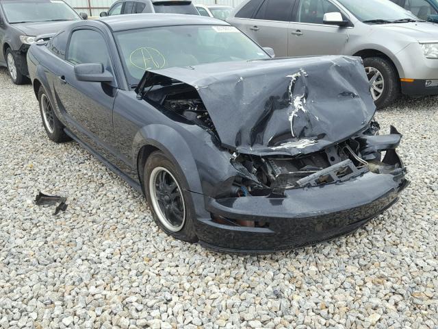 1ZVFT80N255253694 - 2005 FORD MUSTANG BLACK photo 1