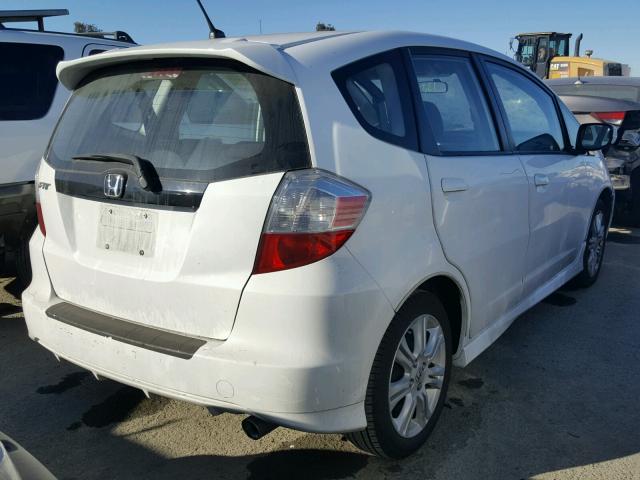 JHMGE8G41AS011942 - 2010 HONDA FIT SPORT WHITE photo 4