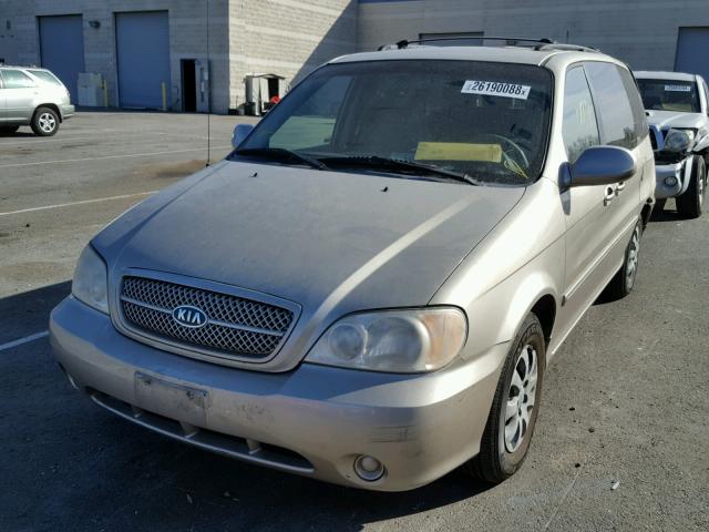 KNDUP132656764701 - 2005 KIA SEDONA EX GOLD photo 2