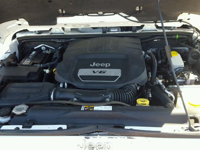 1C4BJWEG2EL163883 - 2014 JEEP WRANGLER U WHITE photo 7