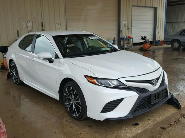 4T1B11HK7JU030801 - 2018 TOYOTA CAMRY L WHITE photo 1