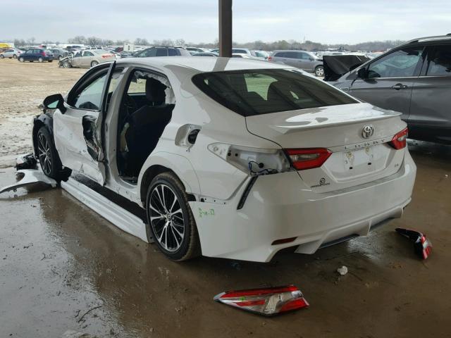 4T1B11HK7JU030801 - 2018 TOYOTA CAMRY L WHITE photo 3