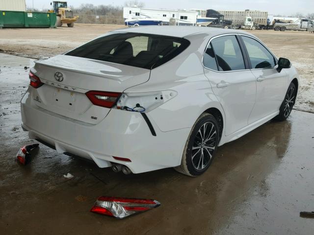 4T1B11HK7JU030801 - 2018 TOYOTA CAMRY L WHITE photo 4