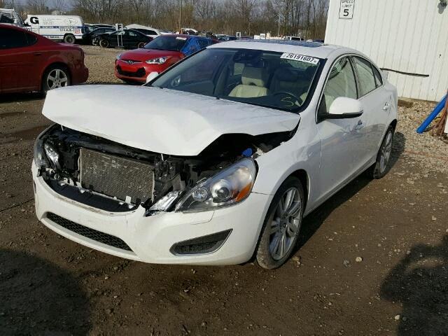 YV1902FH4B2008569 - 2011 VOLVO S60 T6 WHITE photo 2