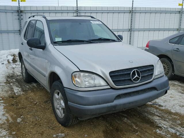 4JGAB54E6XA140328 - 1999 MERCEDES-BENZ ML 320 SILVER photo 1