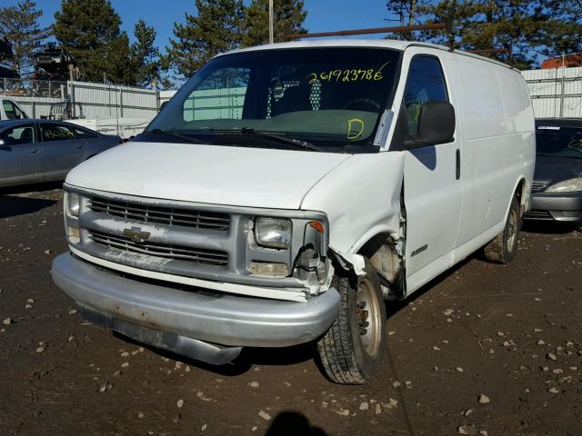 1GCGG25R311102451 - 2001 CHEVROLET EXPRESS G2 WHITE photo 2