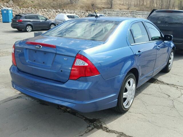 3FAHP0HAXAR116955 - 2010 FORD FUSION SE BLUE photo 4