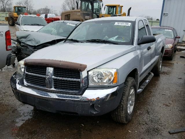 1D7HE42K65S110000 - 2005 DODGE DAKOTA SLT SILVER photo 2