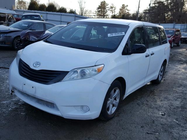 5TDZK3DC6BS012421 - 2011 TOYOTA SIENNA BAS WHITE photo 2