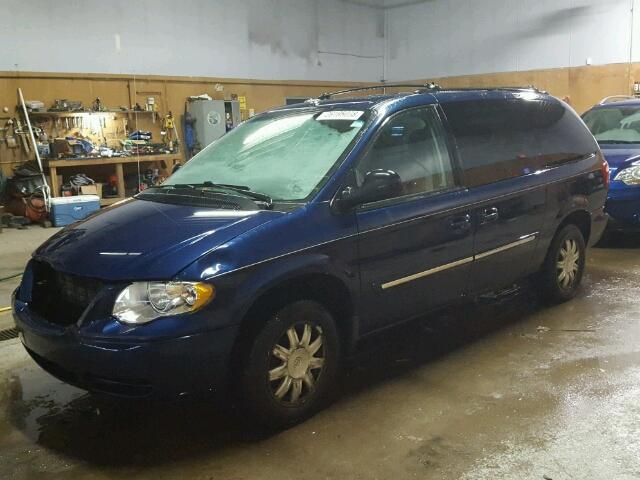 2A8GP54LX6R694618 - 2006 CHRYSLER TOWN & COU BLUE photo 2