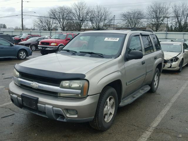 1GNDT13S822271267 - 2002 CHEVROLET TRAILBLAZE GOLD photo 2