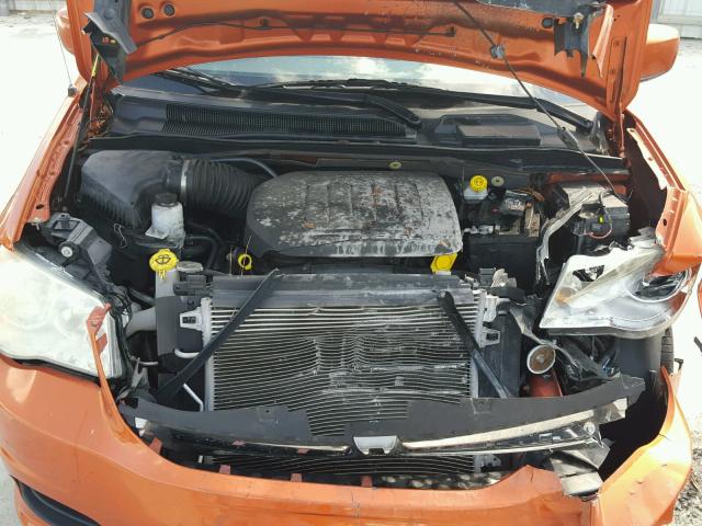 2D4RN3DGXBR696766 - 2011 DODGE GRAND CARA ORANGE photo 7