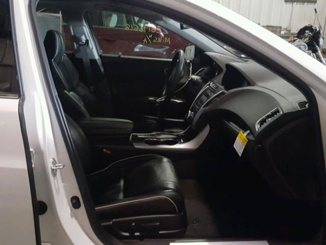19UUB3F57JA005354 - 2018 ACURA TLX TECH WHITE photo 5