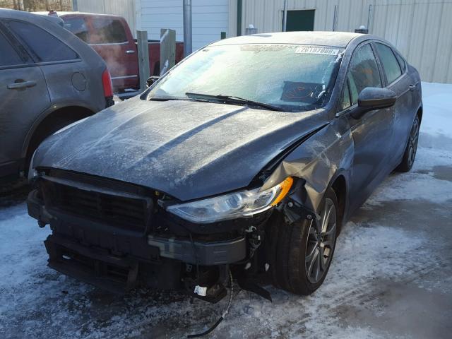 3FA6P0HD8HR143759 - 2017 FORD FUSION SE GRAY photo 2