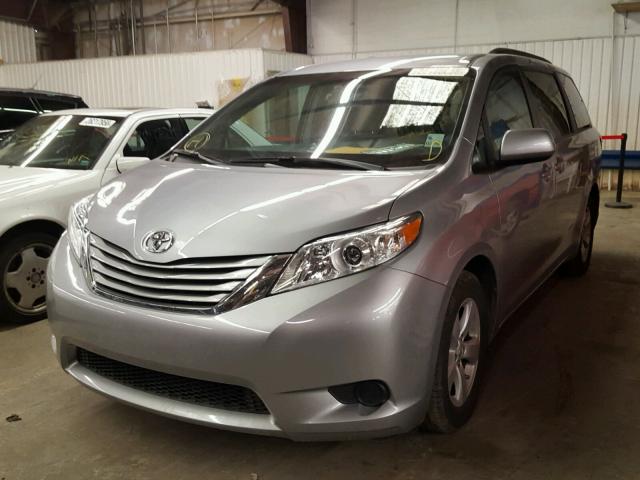 5TDKZ3DCXHS821135 - 2017 TOYOTA SIENNA LE GRAY photo 2