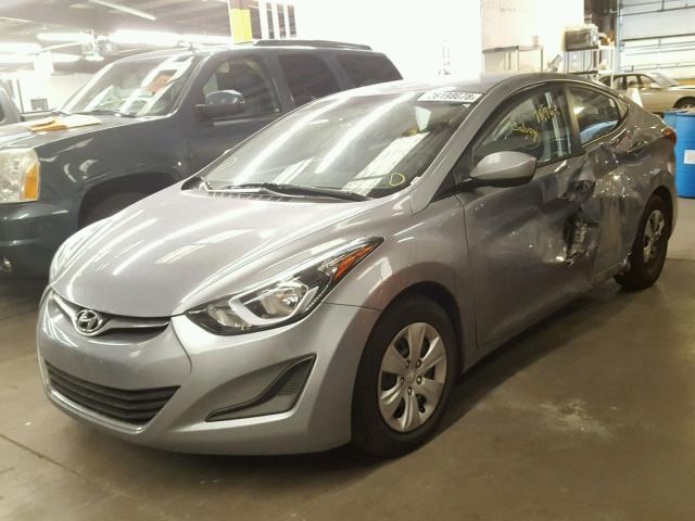 5NPDH4AE4GH710690 - 2016 HYUNDAI ELANTRA SE GRAY photo 2