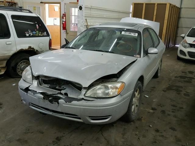 1FAFP56U06A155332 - 2006 FORD TAURUS SEL SILVER photo 2