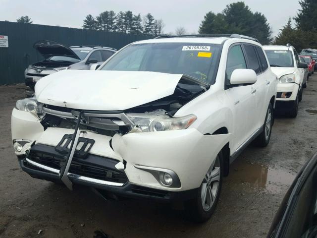 5TDDK3EH0DS233682 - 2013 TOYOTA HIGHLANDER WHITE photo 2