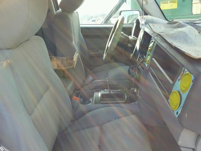 1J8HG48KX7C686190 - 2007 JEEP COMMANDER SILVER photo 5