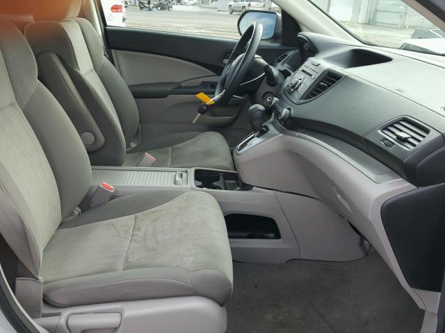 5J6RM3H38DL033967 - 2013 HONDA CR-V LX SILVER photo 5