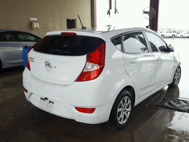 KMHCT5AE5DU138199 - 2013 HYUNDAI ACCENT GLS WHITE photo 4