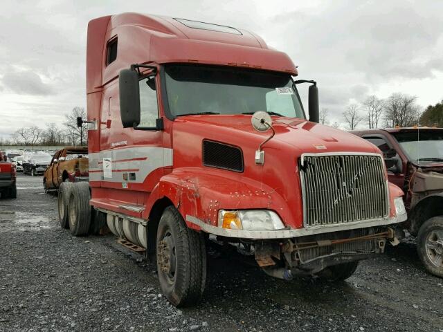 4V4ND4RJ6YN787942 - 2000 VOLVO VN RED photo 1