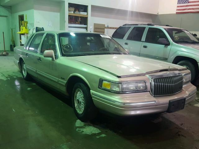 1LNLM82W4VY697310 - 1997 LINCOLN TOWN CAR GOLD photo 1