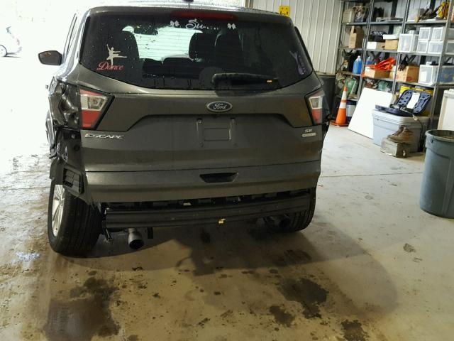 1FMCU0G97HUB37667 - 2017 FORD ESCAPE SE GRAY photo 9