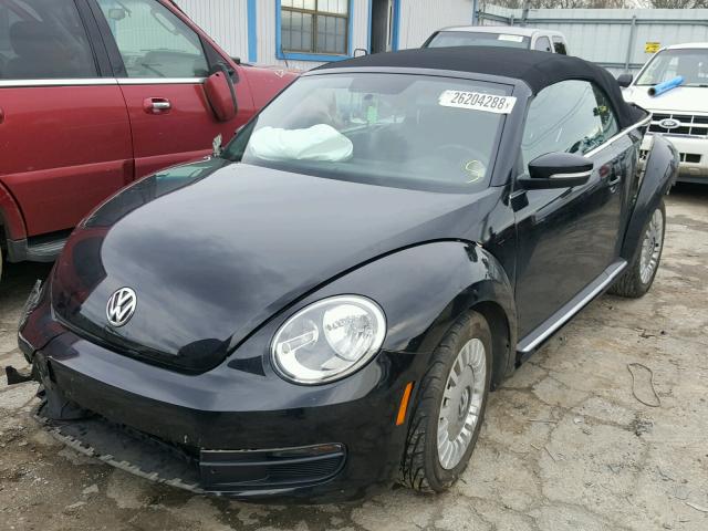 3VW5X7AT4DM811867 - 2013 VOLKSWAGEN BEETLE BLACK photo 2