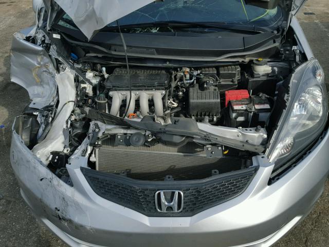 JHMGE8H3XDC061081 - 2013 HONDA FIT SILVER photo 7