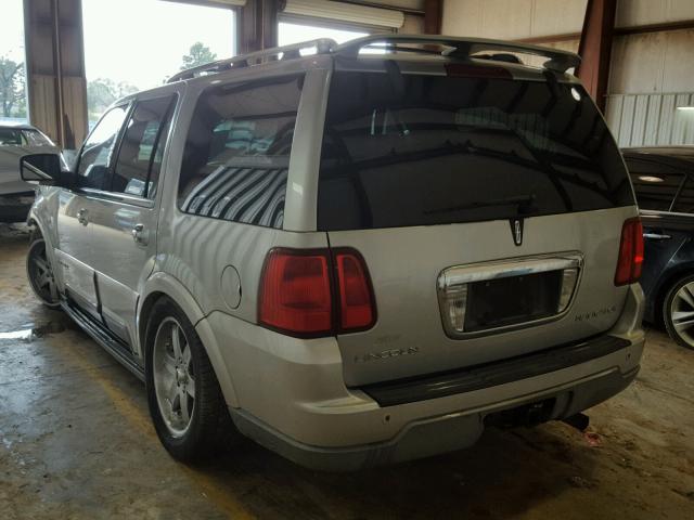 5LMFU27R94LJ04532 - 2004 LINCOLN NAVIGATOR SILVER photo 3