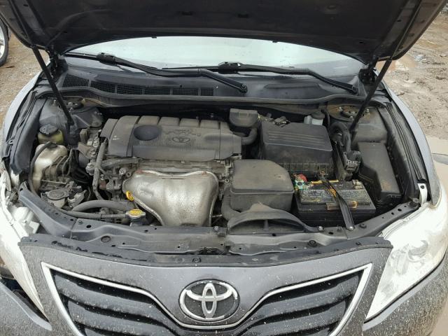 4T1BF3EK2AU093631 - 2010 TOYOTA CAMRY BASE GRAY photo 7