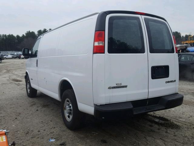 1GCGG25V361255903 - 2006 CHEVROLET EXPRESS G2 WHITE photo 3