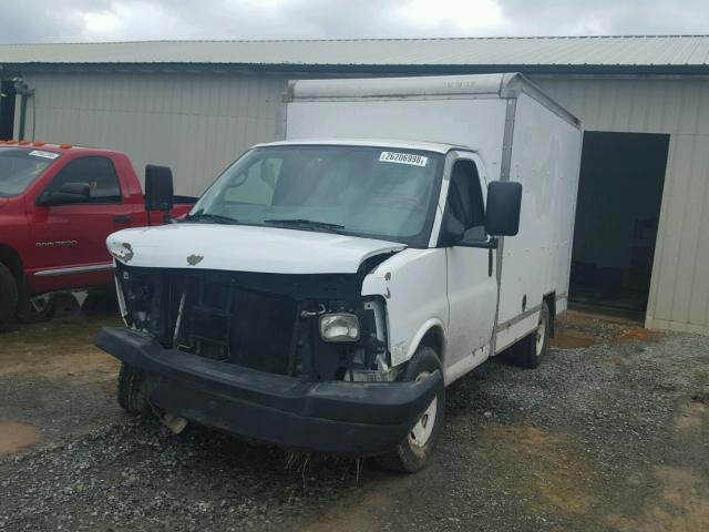 1GDGG31C981914298 - 2008 GMC SAVANA CUT WHITE photo 2