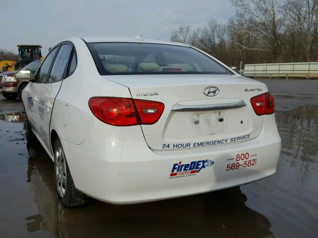 KMHDU4AD0AU856077 - 2010 HYUNDAI ELANTRA BL WHITE photo 3