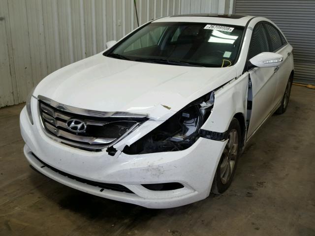 5NPEC4AC5BH010400 - 2011 HYUNDAI SONATA SE WHITE photo 2