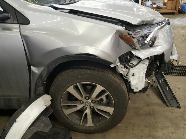 2T3RFREVXHW552983 - 2017 TOYOTA RAV4 XLE SILVER photo 9