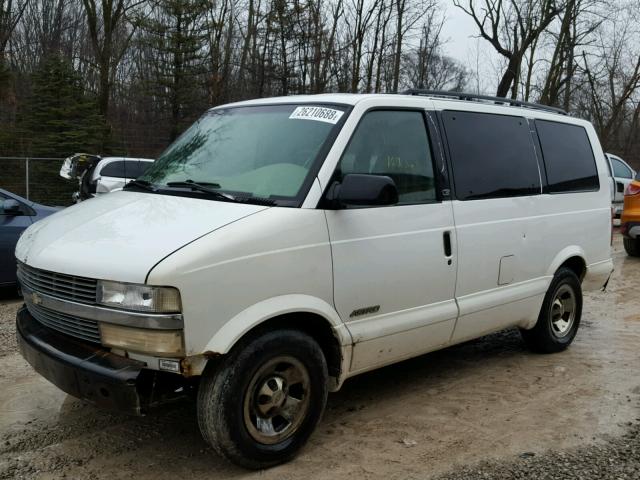 1GNDM19W11B123368 - 2001 CHEVROLET ASTRO WHITE photo 2