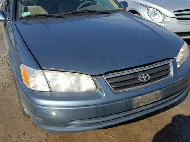 4T1BG22K7YU985203 - 2000 TOYOTA CAMRY CE BLUE photo 9