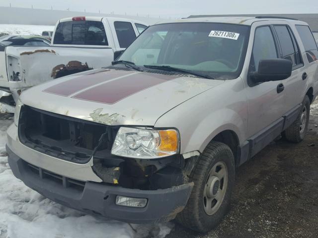 1FMRU15W34LB78080 - 2004 FORD EXPEDITION SILVER photo 2