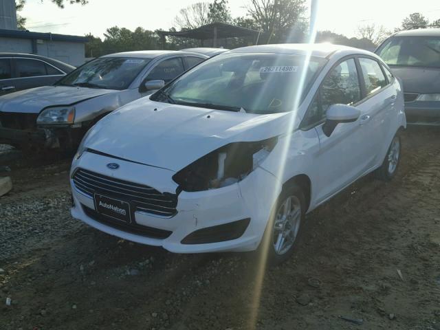 3FADP4BJ2HM136851 - 2017 FORD FIESTA SE WHITE photo 2